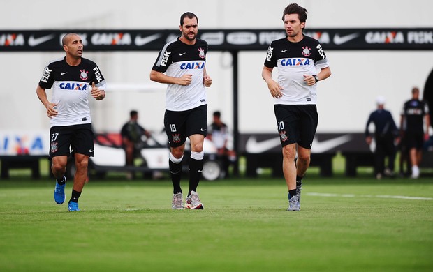 Emerson Danilo Paulo André Corinthians (Foto: Marcos Ribolli / globoesporte.com)