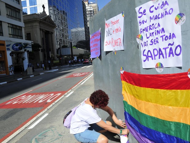 Caminhada Lésbica acontece na Avenida Paulista (Foto: Cris Faga/Fox Press/Estadão Conteúdo)