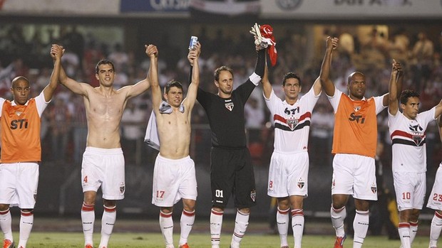 Rogério Ceni e jogadores do São Paulo (Foto: Rubens Chiri / Site oficial do São Paulo FC)