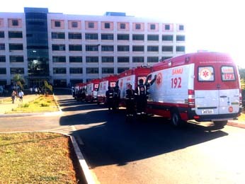 Viaturas do Samu permaneceram estacionadas no hospital para eventuais transferências de pacientes (Foto: Isabella Formiga/G1 DF) Viaturas do Samu permaneceram estacionadas no hospital para eventuais transferências de pacientes (Foto: Isabella Formiga/G1 DF)