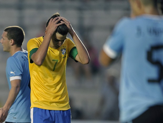 Matheus Brasil x Uruguai sub-20 (Foto: AFP)