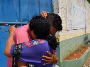 Primeiro visitante ao deixar o presídio na manhã desta segunda-feira (22) (Foto: Jeferson Guedes/G1)