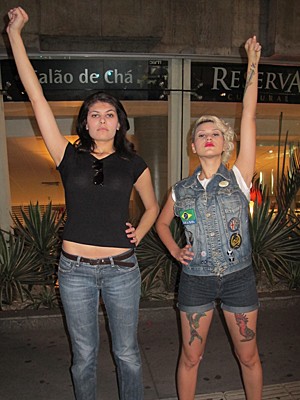 Bruna Themis e Sara Winter (Foto: Luna D'Alama/G1)