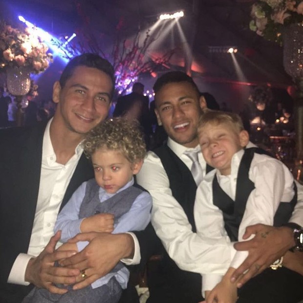 Neymar e Ganso com os filhos (Foto: Reprodução/ Instagram)