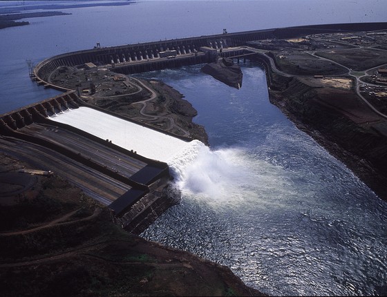Imagem aérea da hidrelétrica de Itaipu (Foto: Amilton Vieira / Editora Globo) Imagem aérea da hidrelétrica de Itaipu (Foto: Amilton Vieira / Editora Globo)