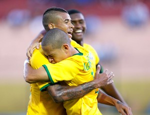 Marcos Guilherme e Kenedy comemoração Brasil Sub-20 (Foto: Agência Reutes)