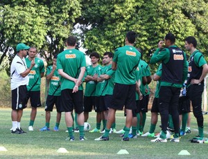 Marquinhos Santos conversa com o elenco do Coritiba (Foto: Divulgação / Site oficial do Coritiba)