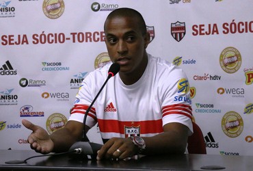 Serginho, atacante do Botafogo-SP (Foto: Luís Augusto / Agência Botafogo)