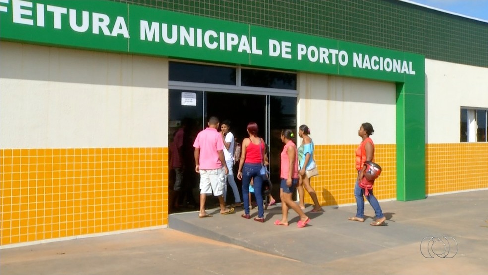 Pais resolveram procurar a subprefeitura (Foto: Reprodução/TV Anhanguera)