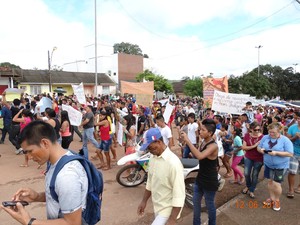 Protesto fez caminhada pelas vias de Oiapoque, no Amapá (Foto: Adolfo Silva/Arquivo Pessoal)