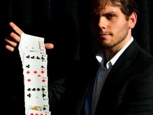 Show de ilusionismo será apresentado no Sesc São Carlos (Foto: Marcel Fatibello) Show de ilusionismo será apresentado no Sesc São Carlos (Foto: Marcel Fatibello)