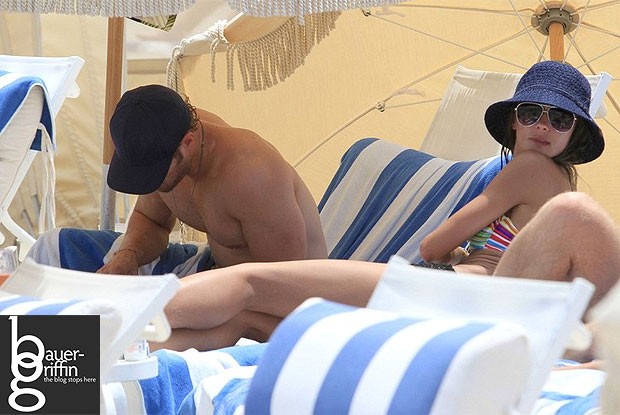 Kellan Lutz e namorada (Foto: Reprodução)