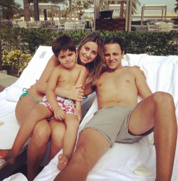 Felipe Massa curte carnaval 'tranquilinho' ao lado da família no Bahrein (Foto: Reprodução / Instagram)