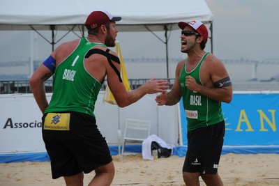 Alisone Bruno Schmidt vencem na etapa de Yokohama (Foto: Divulgação/FIVB)