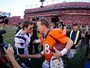 Máquinas de recordes, P. Manning e Brady duelam por vaga no Super Bowl
