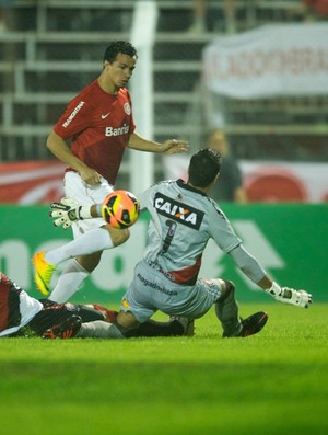Leandro Damião contra o Vitória (Foto: Alexandre Lops / Inter, DVG)