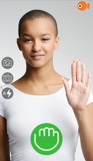 App GoCam permite tirar 'selfies' sem encostar na tela do smartphone ou tablet (Foto: Divulgação/Crunchfish)