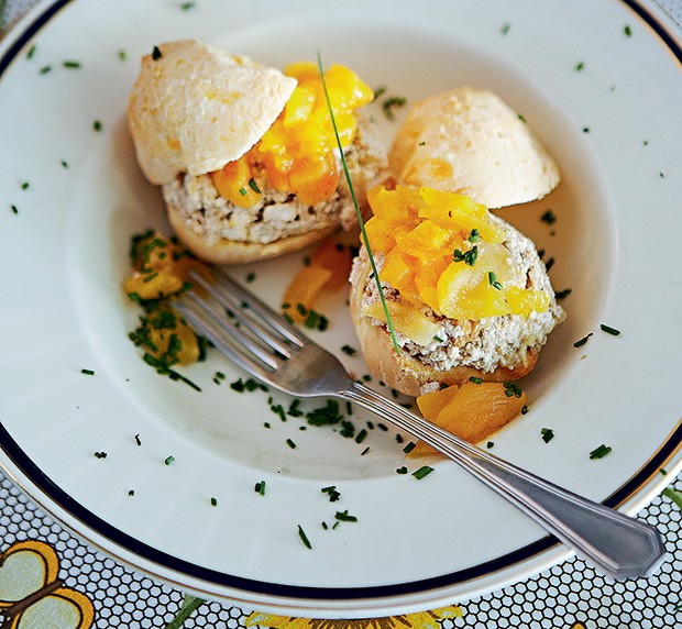 Pão de queijo recheado (Foto: Victor Affaro/Casa e Comida)