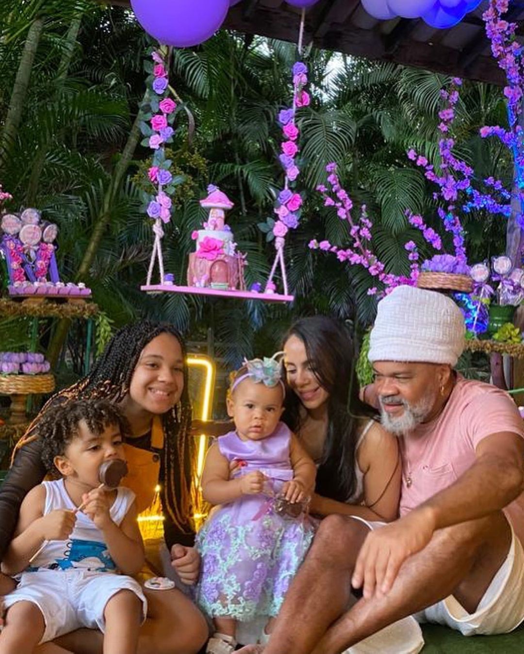 Carlinhos Brown Celebra Anivers Rio Da Filha Ca Ula Em Clima De P Scoa