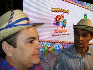 Vice-prefeito Ronaldo Filho e prefeito Romero Rodrigues apresentam São João 2013 (Foto: Taiguara Rangel/G1)