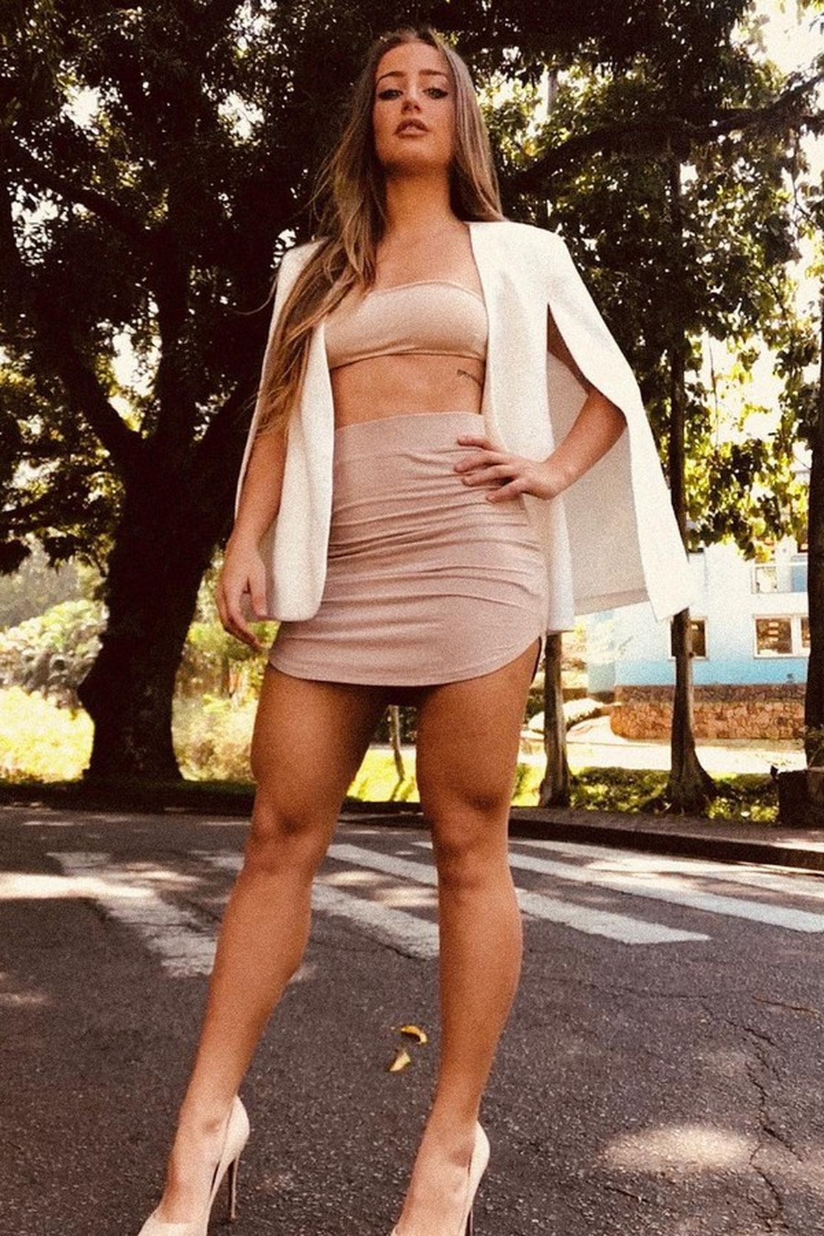 Bruna Griphao Aposta Em Look Nude E Arranca Suspiros Dos F S