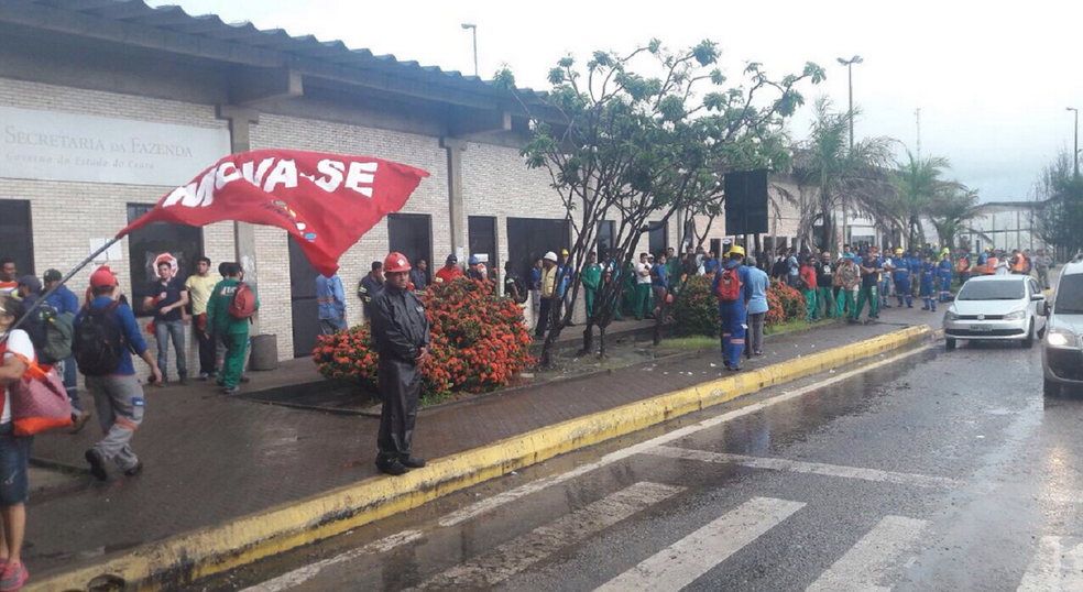 A manifestação em Fortaleza é organizada pelo Sindicato Mova-se, dos servidores públicos estaduais. (Foto: Roberto Leite/G1 Ceará)