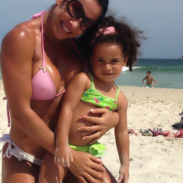 Scheila Carvalho posta foto com a filha, Giulia (Foto: Instagram / Reprodução)