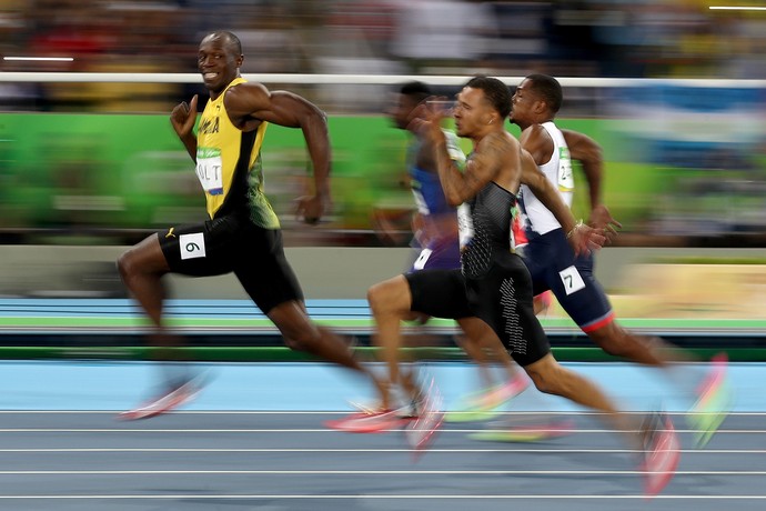 GALERIA - Usain Bolt dá uma olhadinha para os rivais na semifinal dos 100m no Engenhão (Foto: Cameron Spencer/Getty Images) GALERIA - Usain Bolt dá uma olhadinha para os rivais na semifinal dos 100m no Engenhão (Foto: Cameron Spencer/Getty Images)