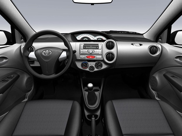 Toyota Etios será vendido nas versões hatch e sedã (Foto: Divulgação)