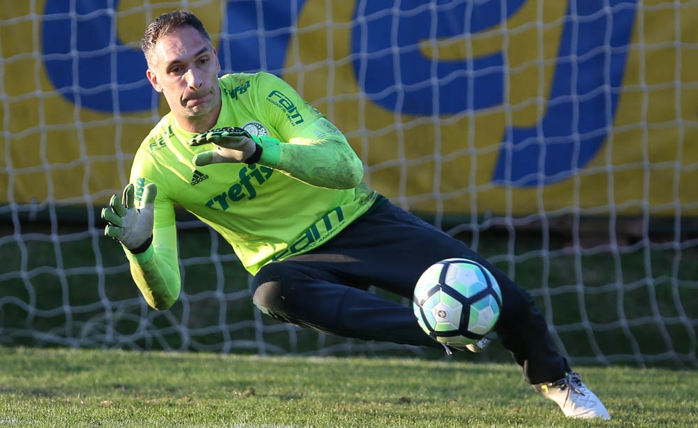 Por foco em recuperação, Palmeiras adia conversas com Prass sobre contrato