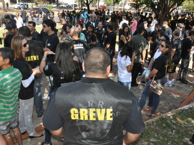 Bombeiros e PM apoiam 2º dia de greve de policiais civis em MS (Foto: Fabiano Arruda/G1 MS)