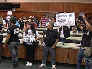 Em assembleia, policiais civis em greve decidem manter movimento
