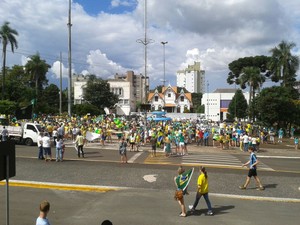 Erechim protesto manifestação (Foto: André Medeiros/RBS TV)