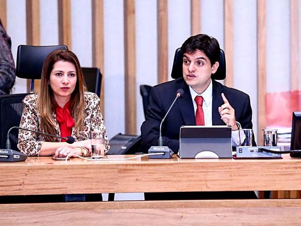 O deputado Rodrigo Delmasso, ao lado de Sandra Faraj; ambos são da bancada evangélica e da base do governo (Foto: Rogério Lopes/Assessoria Rodrigo Delmasso)