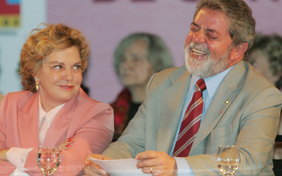 A primeira-dama Marisa Letícia e o presidente Lula são vistos durante a Primeira Conferência Nacional de Políticas para as Mulheres em Brasília, em julho de 2004 (Foto: Celso Junior/Estadão Conteúdo/Arquivo)