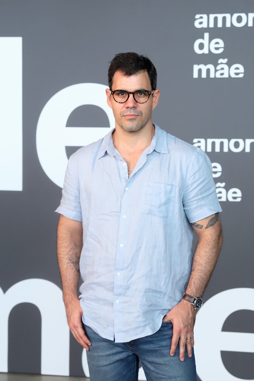 Juliano Cazarré em coletiva de imprensa de Amor de Mãe (Foto: AgNews) Juliano Cazarré em coletiva de imprensa de Amor de Mãe (Foto: AgNews)