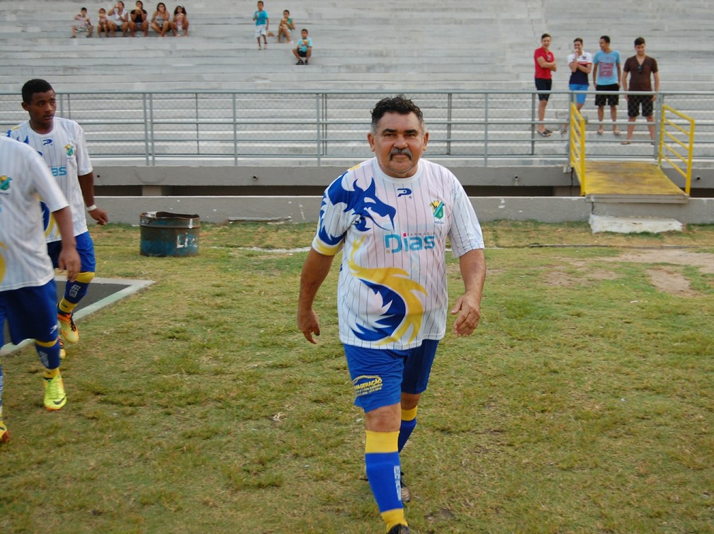 Aos 68 anos, Seu Pedro da Sorda não vai poder disputar a 2ª Divisão do Campeonato Paraibano  (Foto: Silas Batista / GloboEsporte.com)