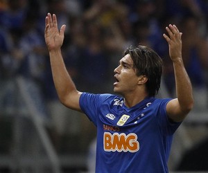Marcelo Moreno, atacante do Cruzeiro, na partida contra o Criciúma (Foto: Gualter Naves / Light Press)