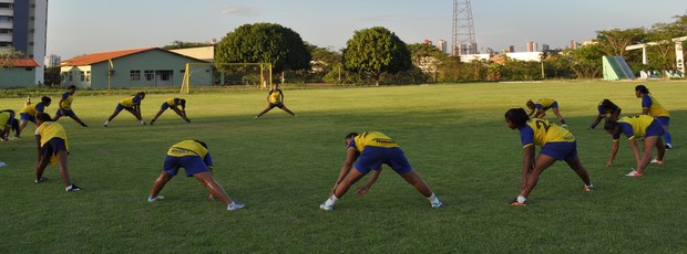 Base do Tiradentes-PI mantem treinamentos físicos e aguarda reforços para os próximos dias (Foto: Renan Morais/GLOBOESPORTE.COM)