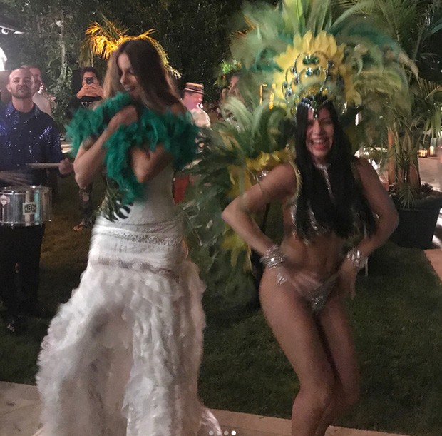 Sofia Vergara e dançarina (Foto: Reprodução / Instagram)