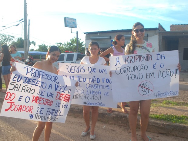 Pelo menos 300 pessoas participaram do protesto segundo a PM (Foto: Gildo Roque Melo/Divulgação)