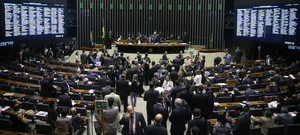 congresso_nacional Dilma nega 'atos ilícitos' e se diz indignada com decisão de Cunha