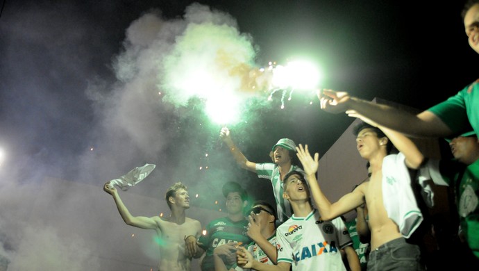 Palmeiras defende vaga no G-4 contra a 