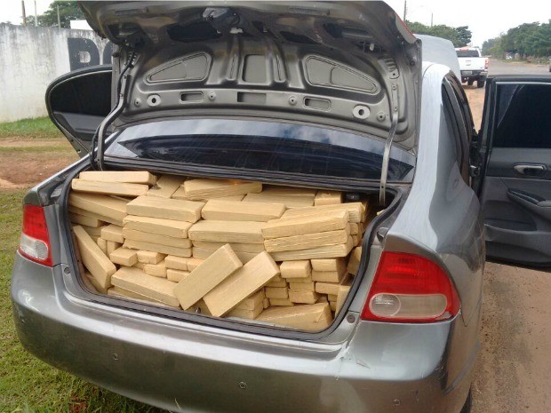 Sete pessoas foram presos transportando mais de 5 toneladas de maconha em rodovia de MS (Foto: Divulgação/DOF)