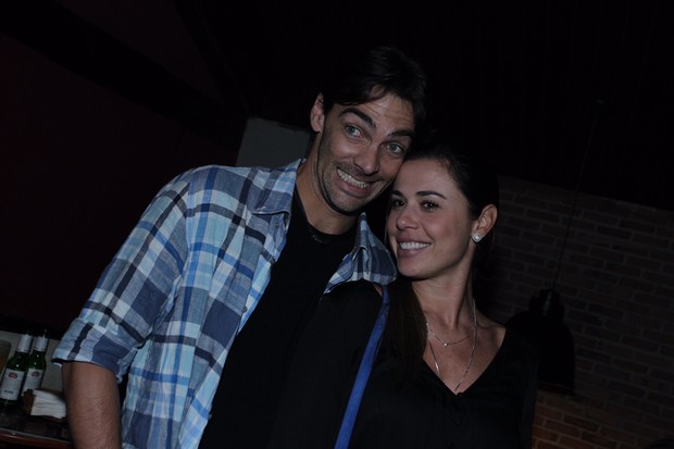 Giba e a namorada vão a arraiá promovido por Tiago Abravanel no Rio (Foto: Marcello Sá Barretto / AgNews)