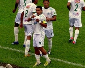 Gean, atacante do Guaraí, comemora gol (Foto: Paulo Júnior/TV Lobão)