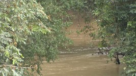 Corpo de mulher é achado em rio; filha é procurada (Reprodução/TV Globo)