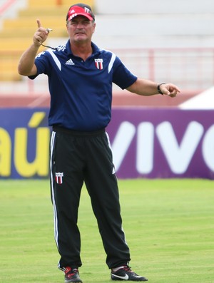 Mazola Junior, técnico do Botafogo-SP (Foto: Rogério Moroti/Ag. Botafogo)