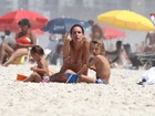 Vanessa Lóes faz gesto obsceno para paparazzi