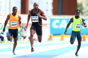 Asafa Powell vence com sobras os 100m (Foto: Wagner do Carmo/CBAT)
